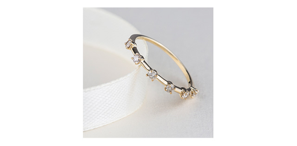 Canadian Gold & Diamond Wedding Band